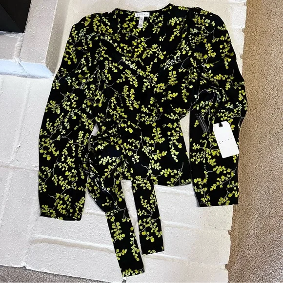 Leith Blouse • Size XL - Picture 2 of 5